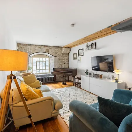 Luxury 2 Bed Apartment In Historic Royal William Yard Plymouth Exterior photo
