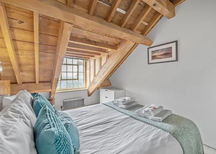 Luxury 2 Bed Apartment In Historic Royal William Yard
