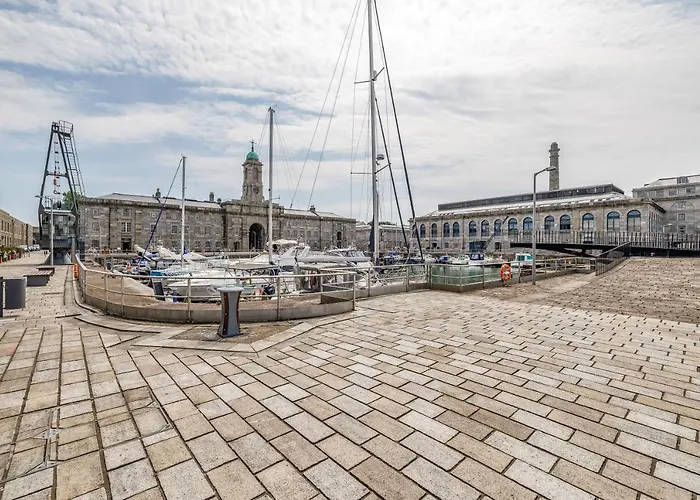 Luxury 2 Bed Apartment In Historic Royal William Yard